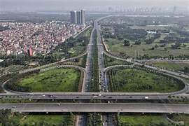 「再生された森」のようなベトナムで最も近代的な大通りを上から見る