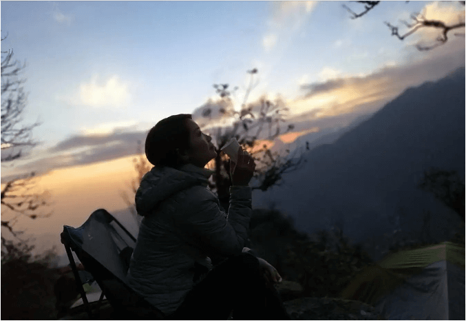 Đón hoàng hôn tại lán nghỉ trên Ngũ Chỉ Sơn .