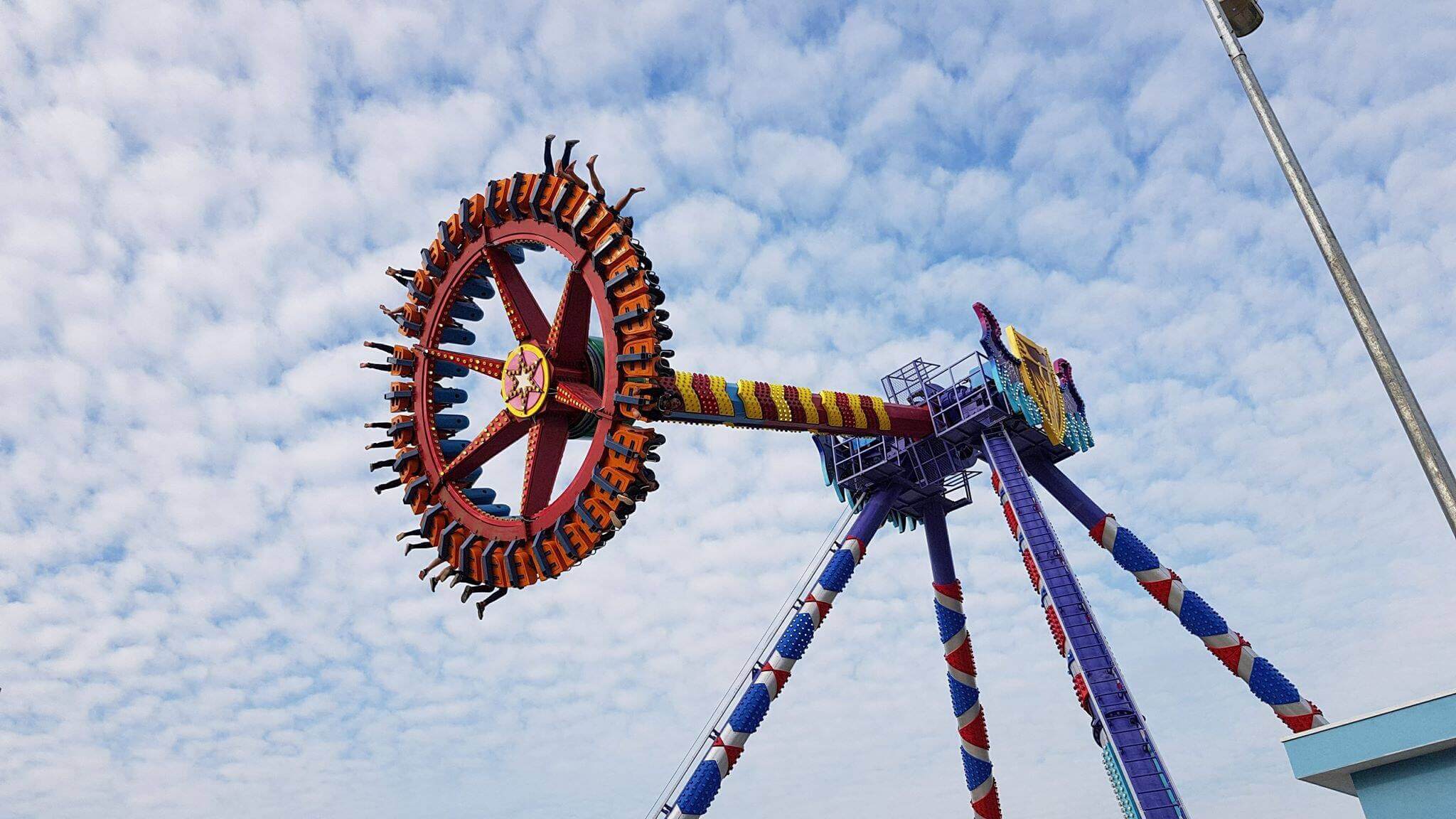 キティッド＆ミニード遊園地でゲームを体験