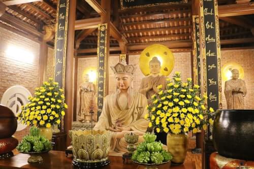 慈忠寺の内部の美しさ - ピライ寺院