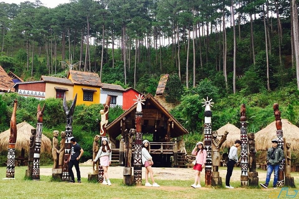 村の物語は地元の人々によって世代を超えて受け継がれています