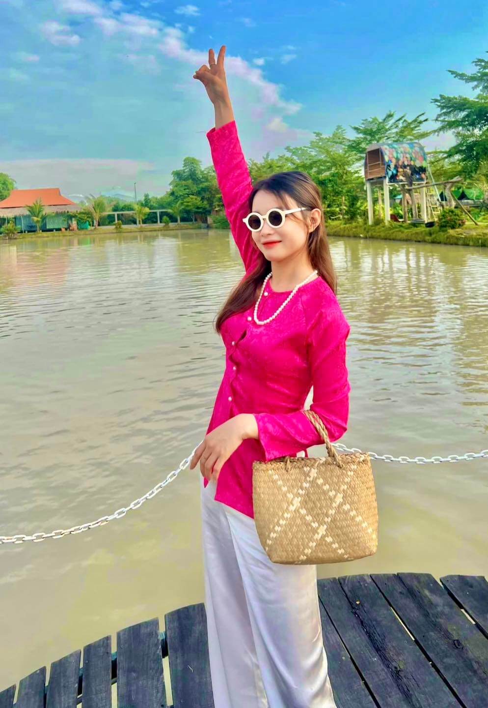 Hãy đắm mình trong vẻ đẹp tự nhiên tuyệt vời của Khu Du Lịch Sinh Thái Cội Nguồn.