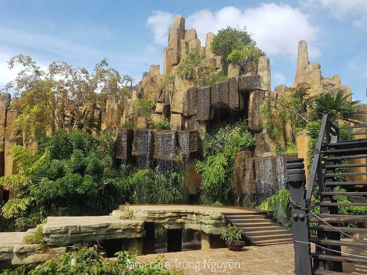 Làng cà phê Trung Nguyên