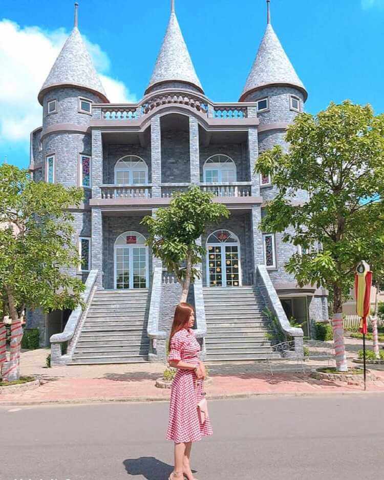 城は多くの観光客を惹きつけるチェックインスポットです