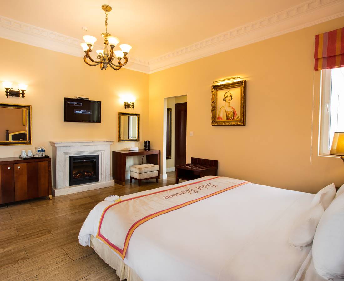 Phòng sang trọng hướng vườn