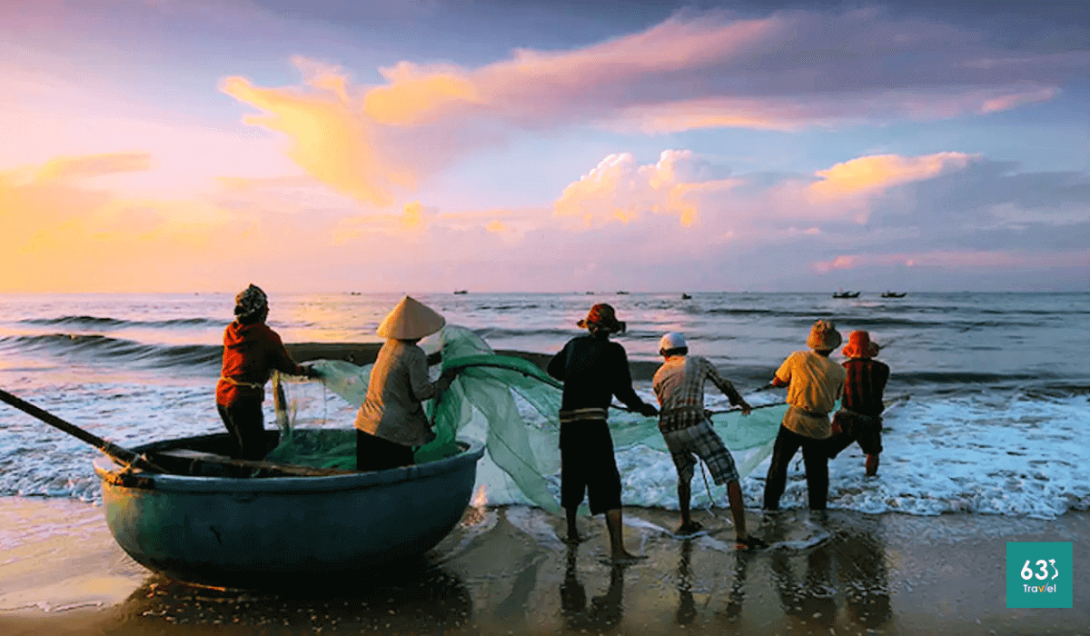 Biển Hòn Rơm Mũi Né điểm đến lý tượng để tắm biển và ăn hải sản