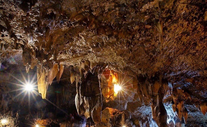 ティエンピ・ホアビン洞窟の自然の美しさ