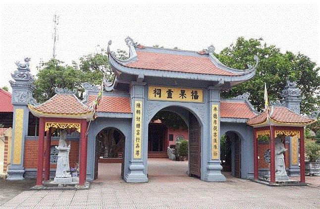 콰깜(Qua Cam) 마을의 공동 주택, 사원, 탑 유적군