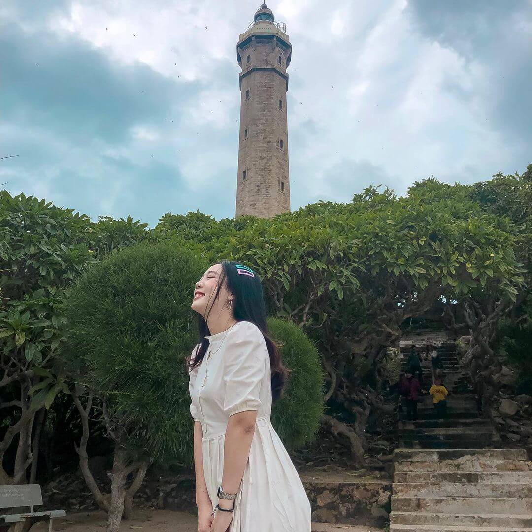 ケガ灯台は、見逃せない「仮想生活」の場所として有名なコト灯台と多くの類似点があります。