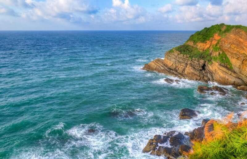 奇妙な形をした石のブロックが不思議な魅力を生み出す