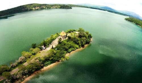 Gia LaiのT'Nung湖の魅力的な美しさ