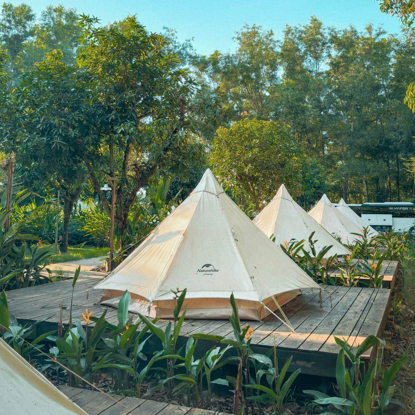 Emma Glamping は、ドンナイ省ビンクー地区、マダコミューン、ハムレット 1、ストリート 9 に位置しています。