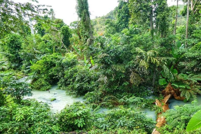 ヨクドン国立公園の面積は最大 115,545 ヘクタールで、最も有名なのはそびえ立つヨクドン山脈とレーヘン山脈です。