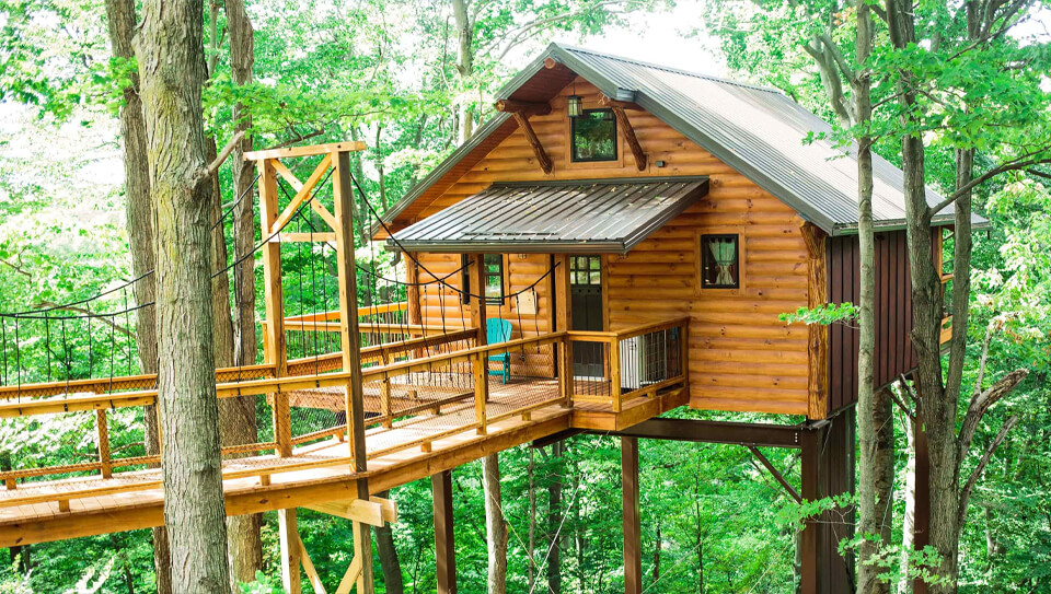 ダンブリ バオ ロック滝のツリーハウス