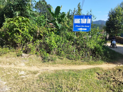 Đường vào Hang Thẩm Ồm