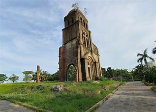 クアンビンにある 1,000 個以上の石ブロックで建てられた教会を鑑賞