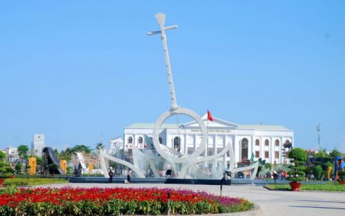 フン・ヴォン広場 - 美しく意味のある建築作品