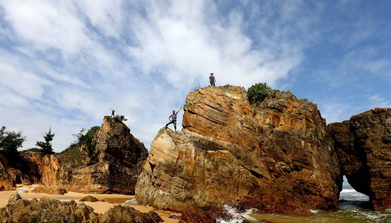 Vẻ Đẹp Kỳ Diệu Của Bãi Đá Nhảy: Nơi Thiên Nhiên Giao Hòa Giữa Biển Trời