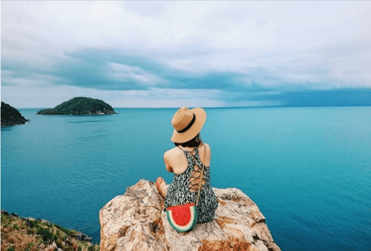 詩的な美しさを持つヴァン ドン ロング ビーチ