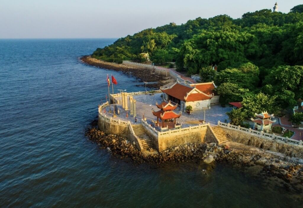 Thăm đền thờ Nam Hải Thần Vương