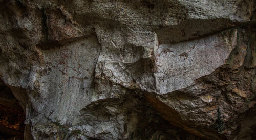 Bên trong Động Nhị Thanh