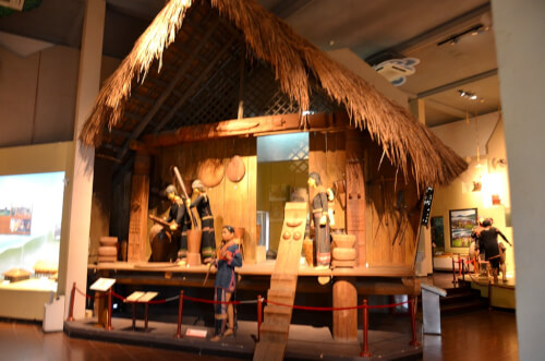 民族の高床式の家