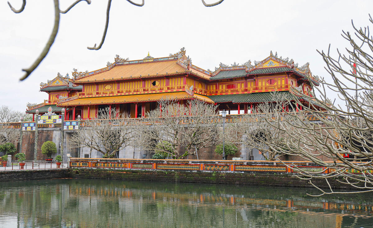 Cảm nhận hơi thở triều Nguyễn tại Lầu Ngũ Phụng cổ kính