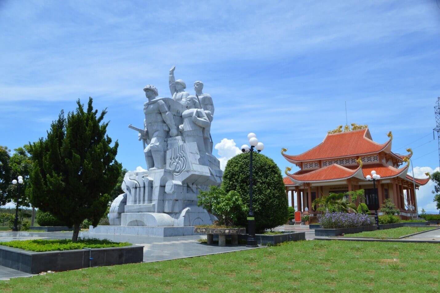 岳坡戦勝記念碑