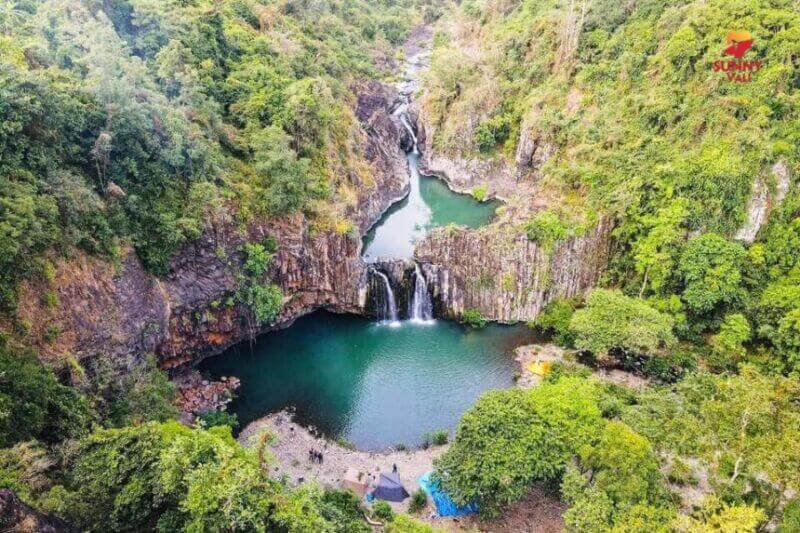 ヴックホム滝の野生的でユニークな美しさ