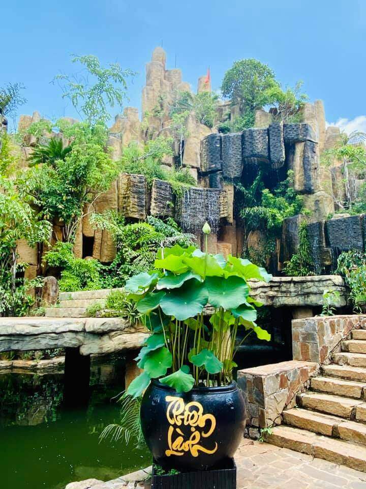 Làng cà phê Trung Nguyên