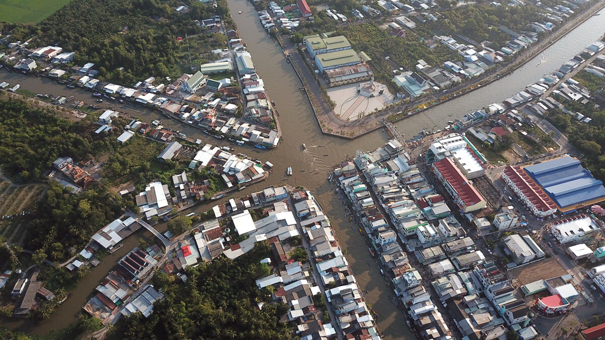 응아남 수상시장
