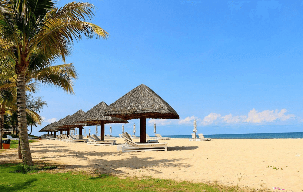 ビーチの滑らかな白い砂