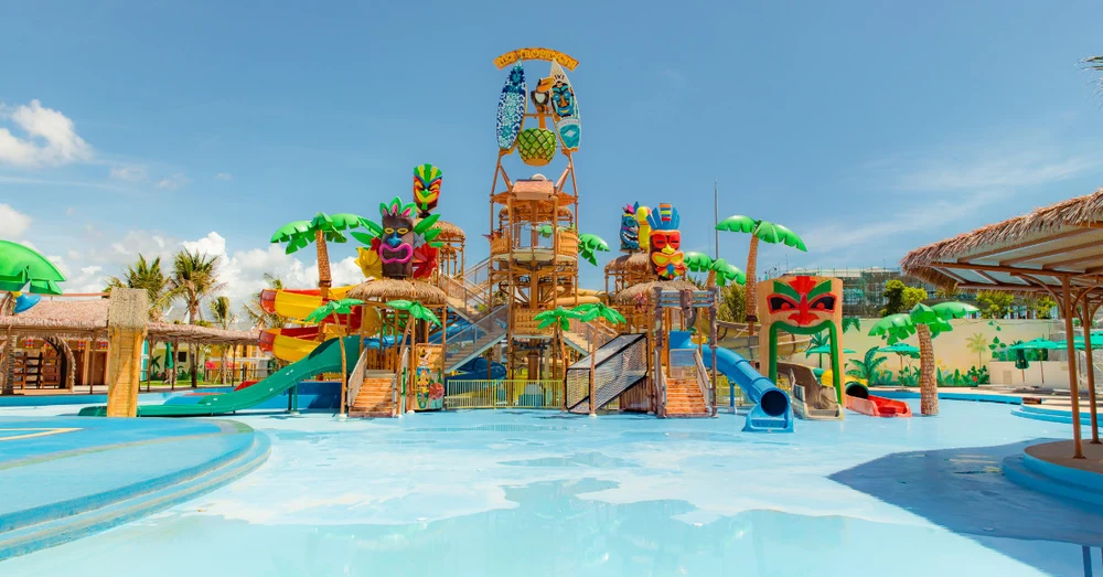 トロピカーナ海 - 若い探検家たちが神話の世界を探索し、喜びと興奮が絶えず流れる場所です。