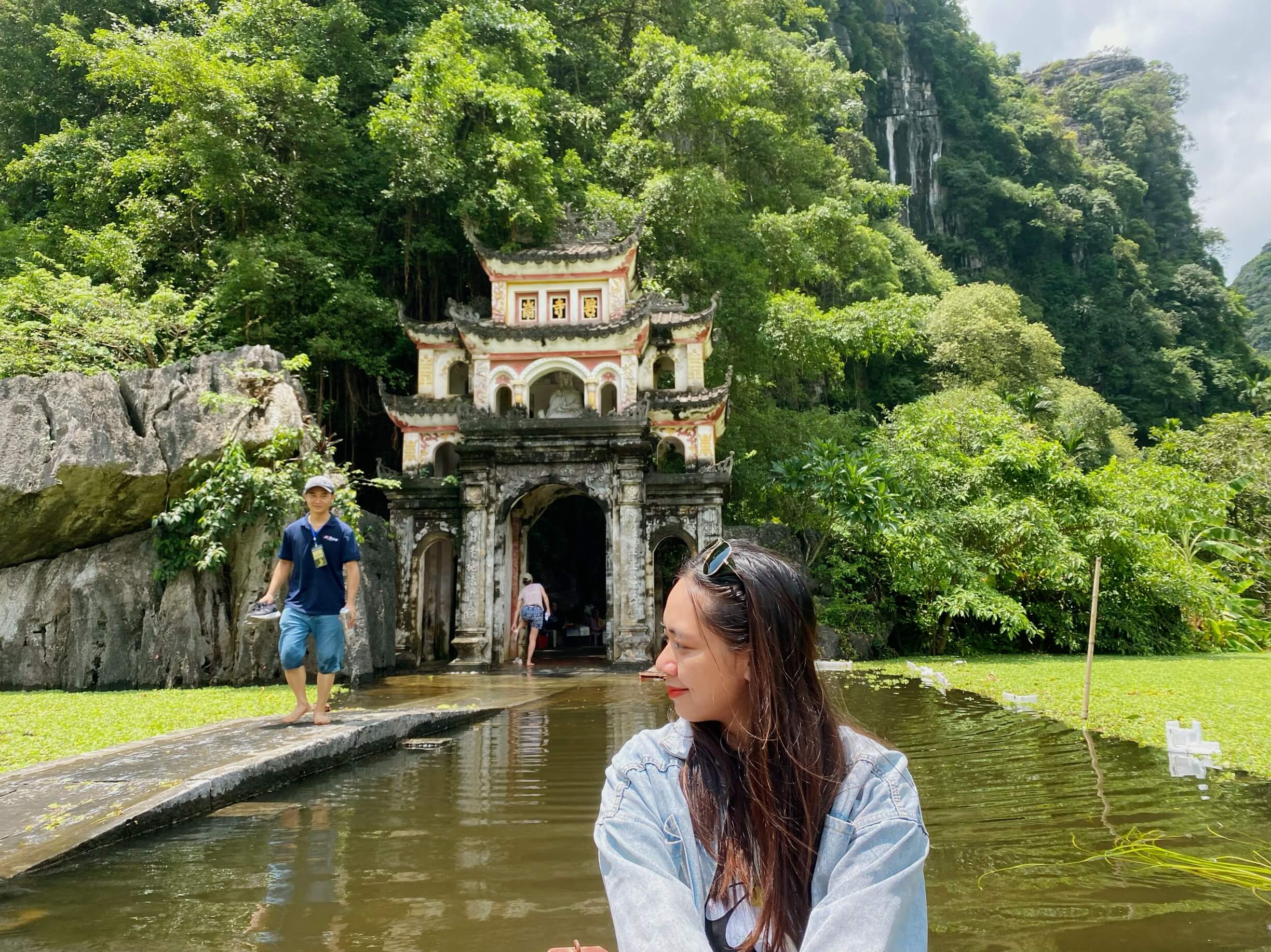 Chùa Bích Động: Viên Ngọc Linh Thiêng Giữa Núi Non Ninh Bình