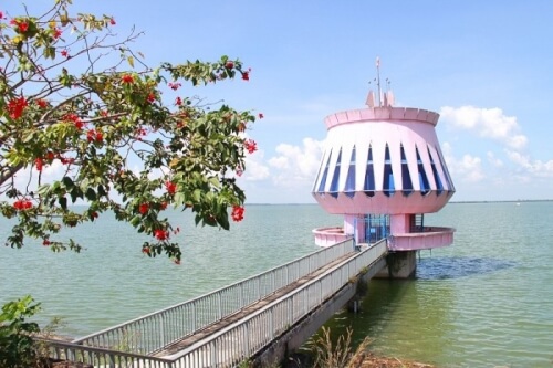 ダウ ティエン湖はピクニックに最適な場所です