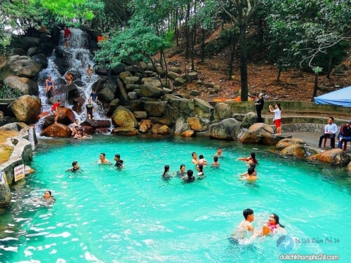トゥイチャウ観光地の人工泉