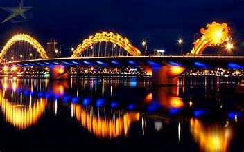 ベトナムの龍の絵がある観光スポットにチェックイン