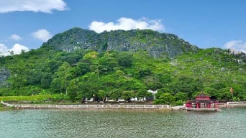 Bat Canh Son - 遠くからの眺め