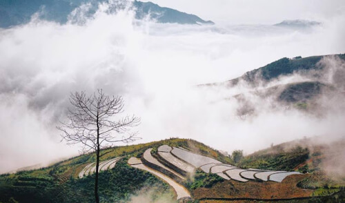 雲を狩って北西の山々の静けさを楽しみながら、タ スアへ行きます