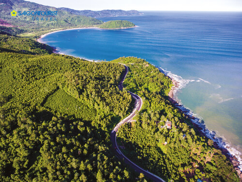 上から見たハイヴァン峠への壮観な道
