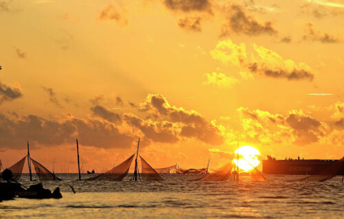 カマウで最も美しい夕日が見られるティ トゥオン ラグーン