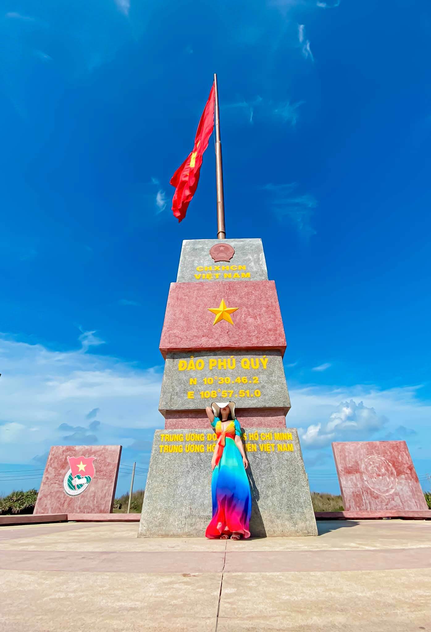 Cột cờ Phú Quý