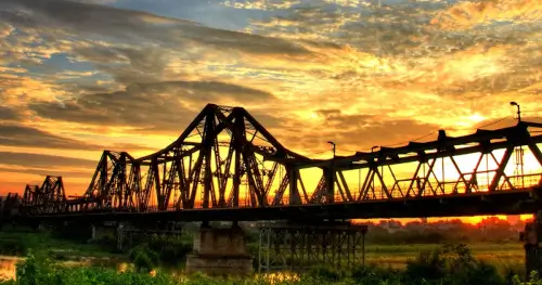 ロンビエン橋を訪ねる