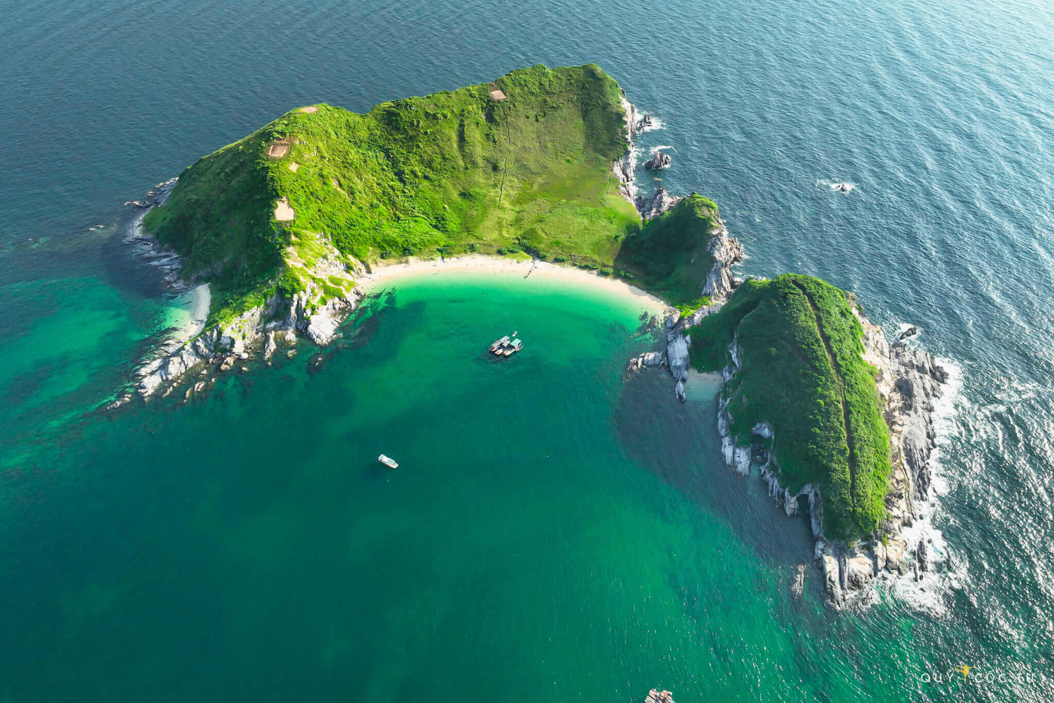 チャンニャン島 - 東海に浮かぶ壮大な緑の船首