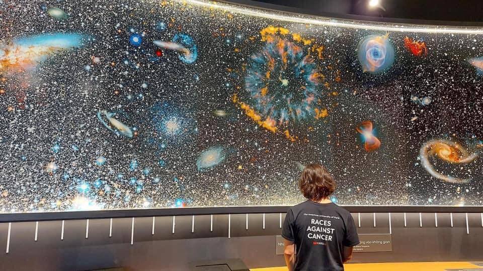 플라네타륨실에서 은하수와 은하계를 관찰해보세요