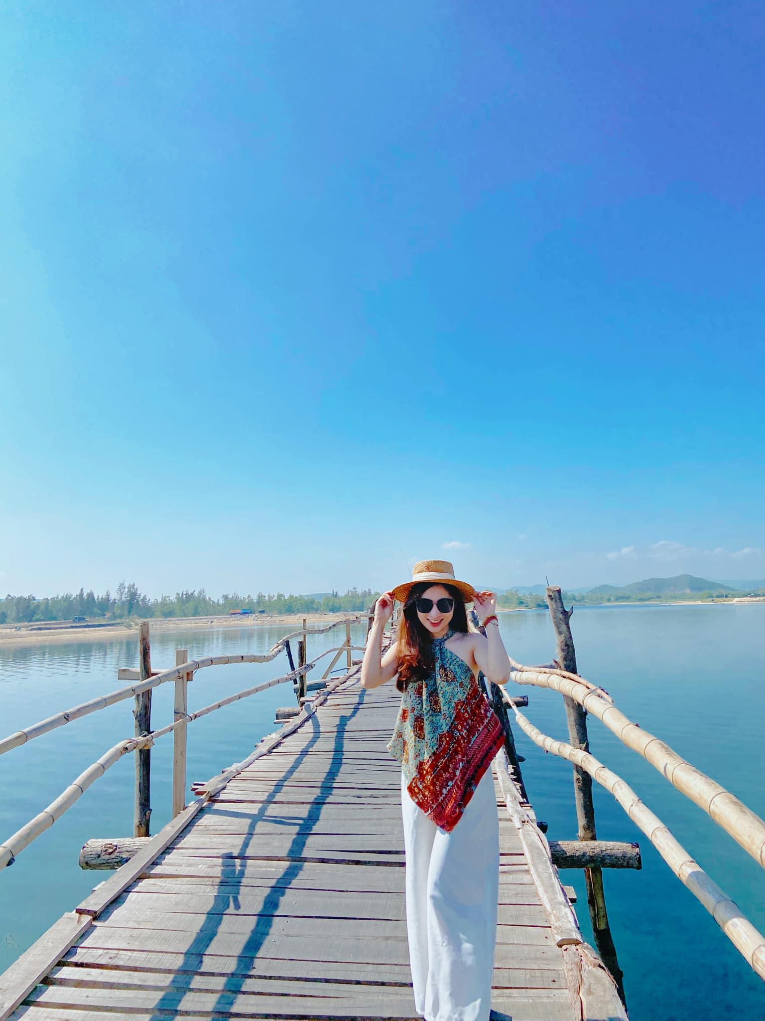 Cây cầu trở thành điểm check in của các bạn trẻ