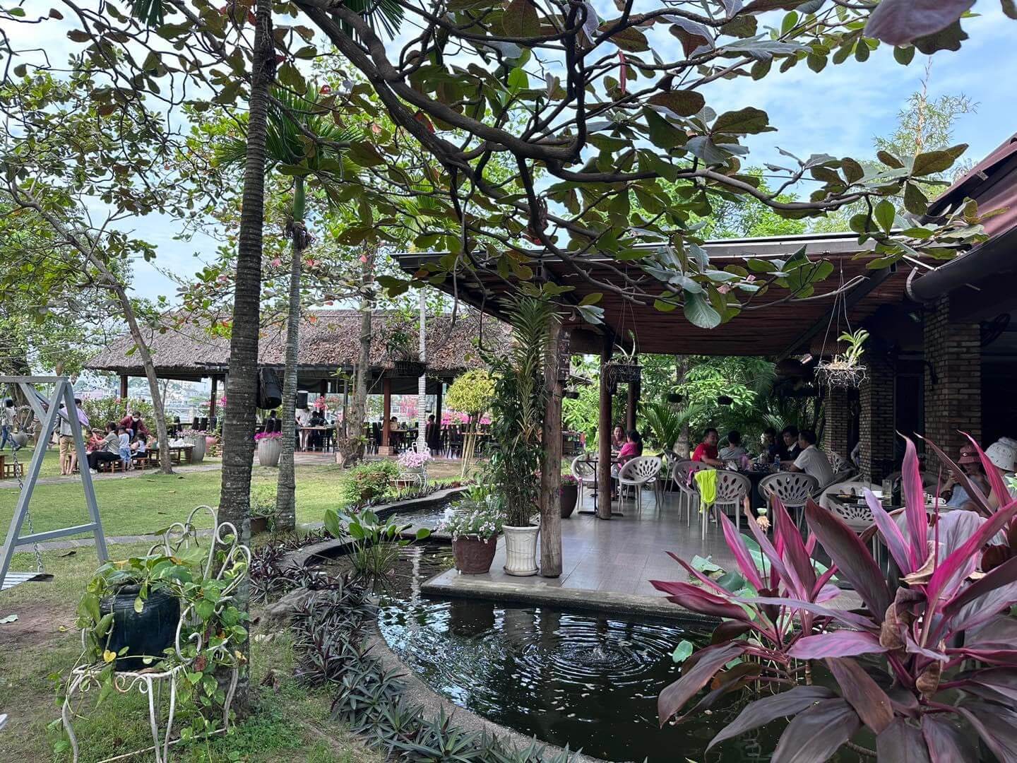 ビン クオイ 3 観光エリアは、ブオン シュアという素朴な名前を持つホーチミン市の興味深い目的地の 1 つです。