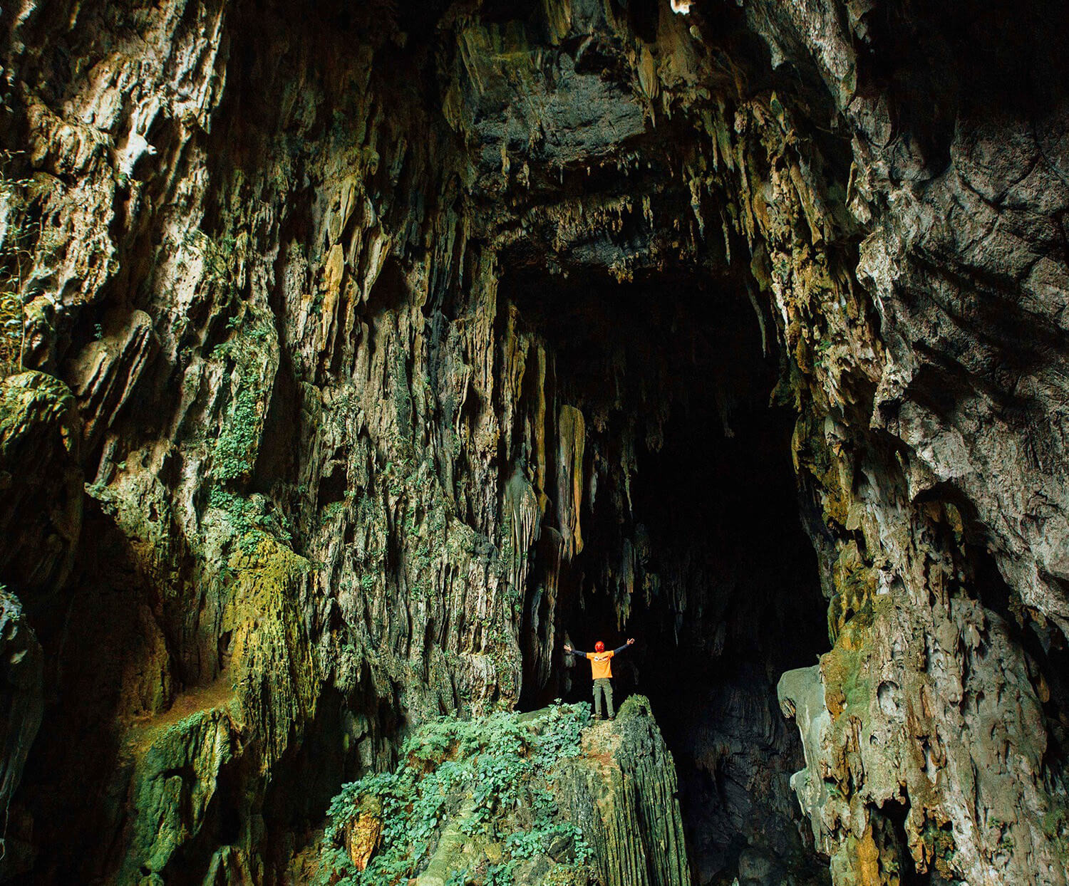 Sinh Ton Valley - Thuy Cung 동굴