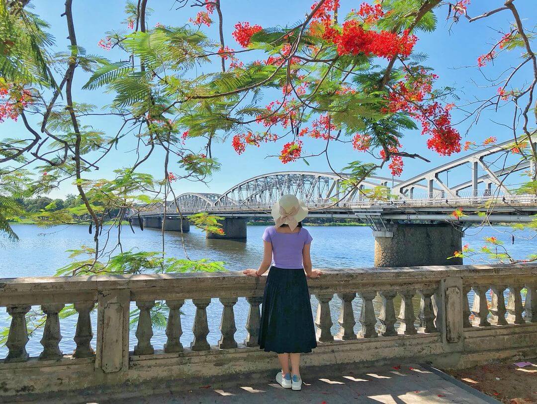 Trang Tien Bridge에서 체크인