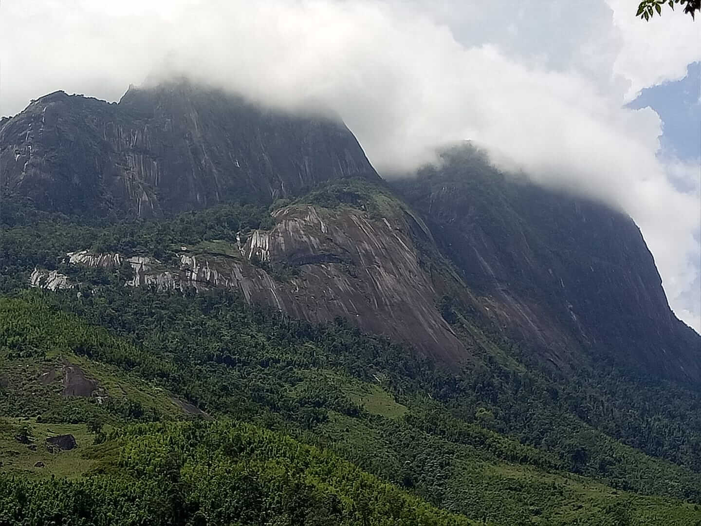 ここの気温は年間を通じてカオバンの他の場所よりも 7 ～ 8 ℃低いことがよくあります。